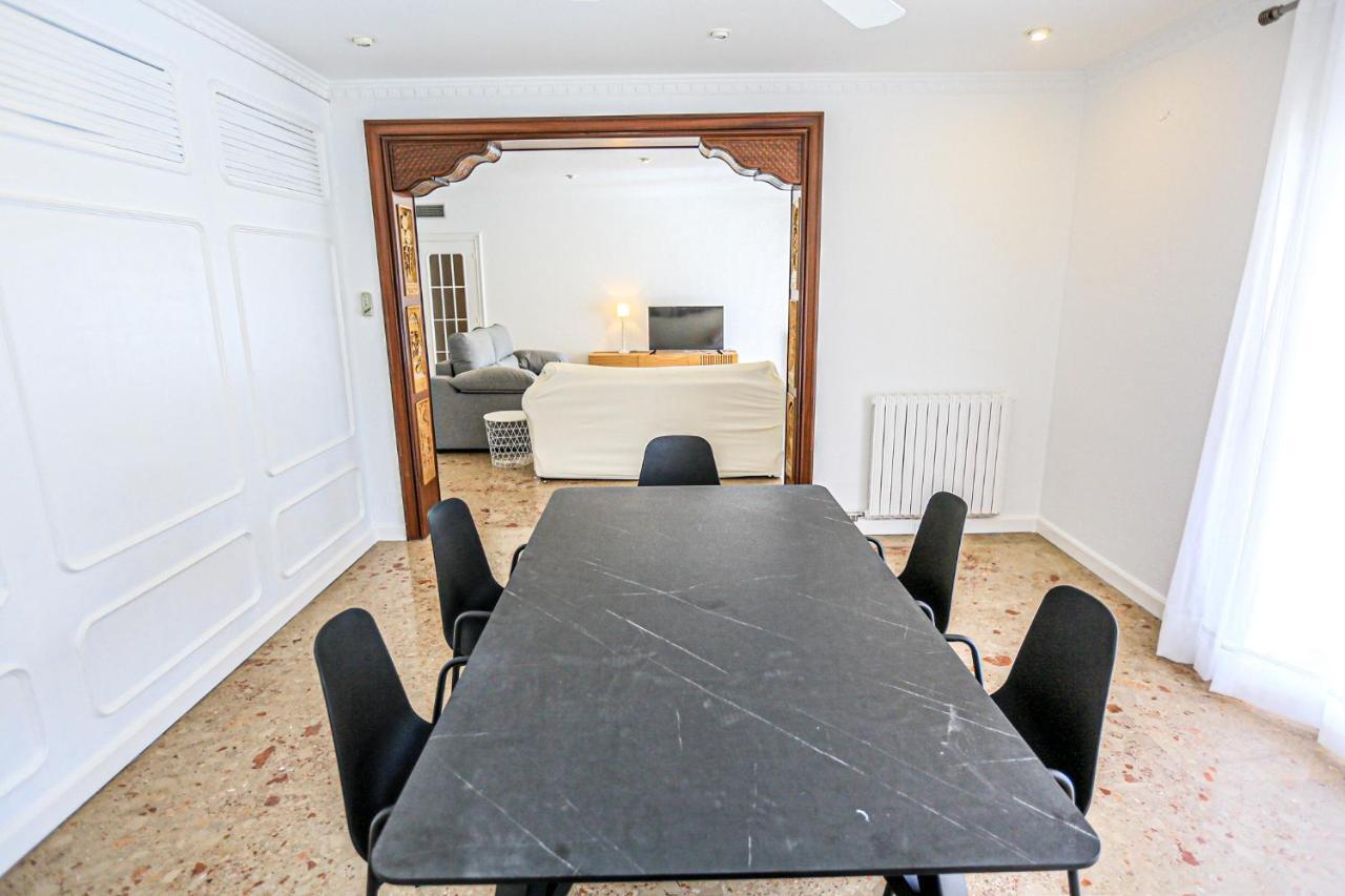 Aquarium - Only Families Apartment กัมบริลส์ ภายนอก รูปภาพ